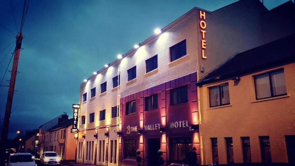 The Valley Hotel & Carriage Gardens Fivemiletown Exterior foto
